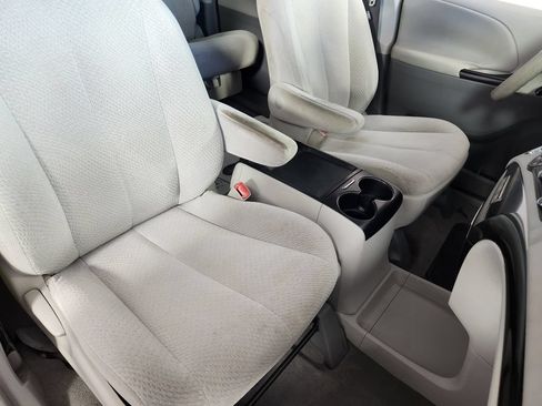 Used 2011 Toyota Sienna LE FWD image 11