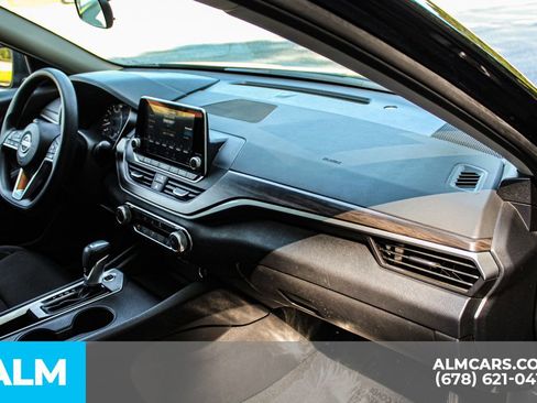 Used 2025 Nissan Altima 2.5 SV FWD image 21