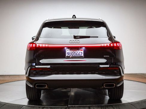 Certified 2025 Audi Q5 Premium w/ Convenience Package image 8