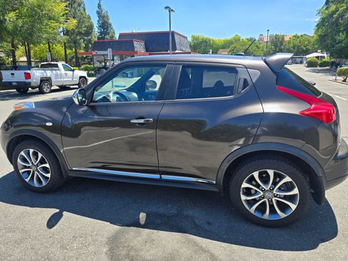 Used 2011 Nissan Juke SL w/ Sport Pkg FWD image 9