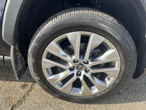 Used 2023 Toyota RAV4 XLE Premium image 34