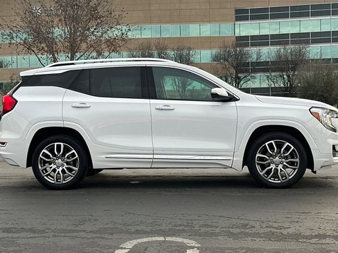 Used 2023 GMC Terrain Denali w/ Denali Premium Package image 3