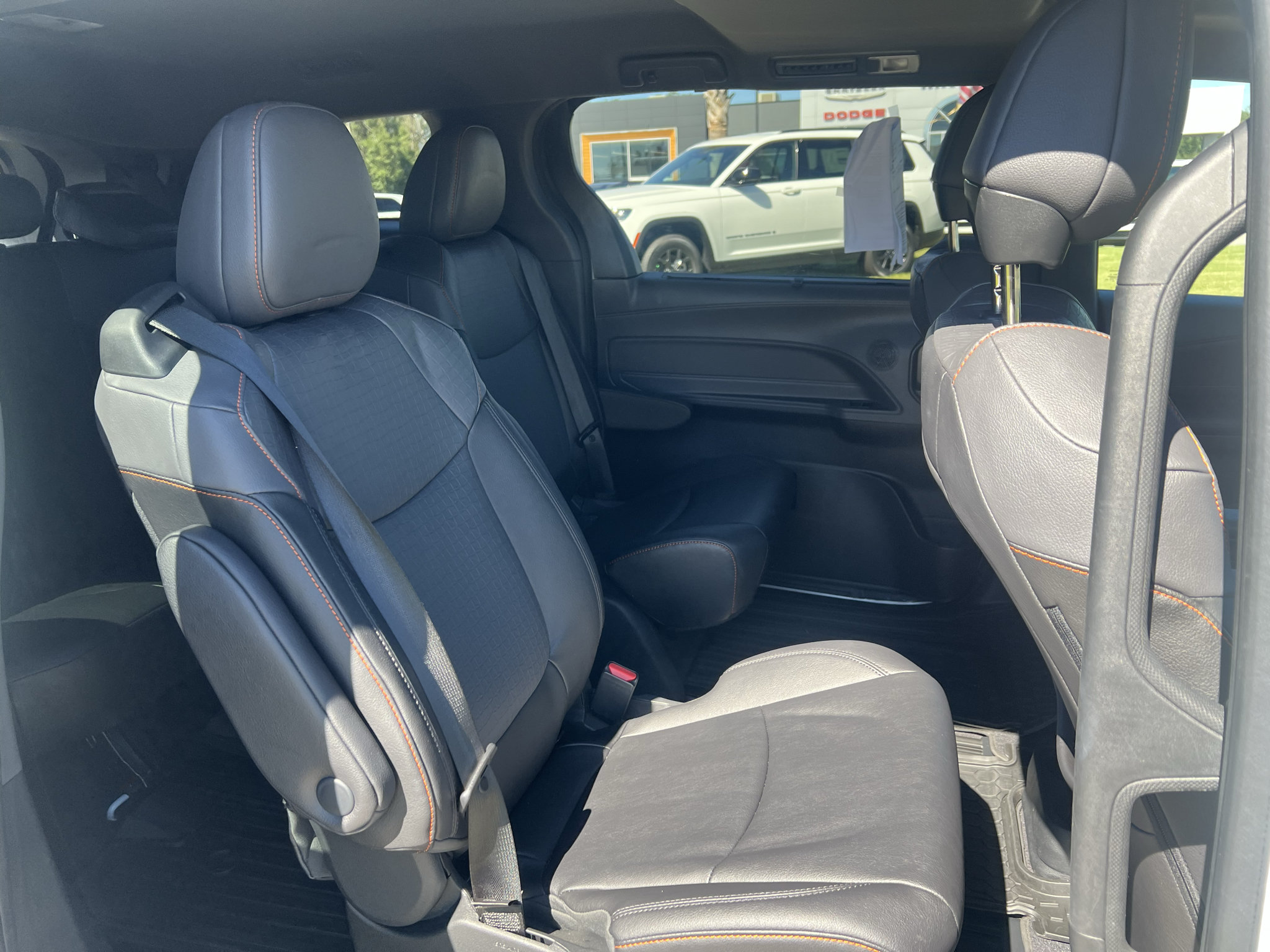 Used 2024 Toyota Sienna XSE w/ XSE Plus Package FWD image 15