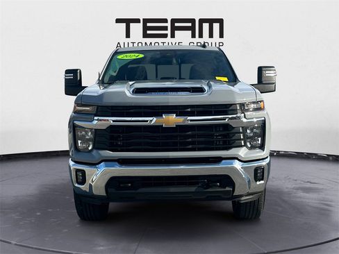 Used 2024 Chevrolet Silverado 2500 LT w/ Convenience Package image 2