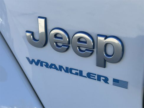 Used 2023 Jeep Wrangler Unlimited Sahara w/ Cold Weather Group image 19