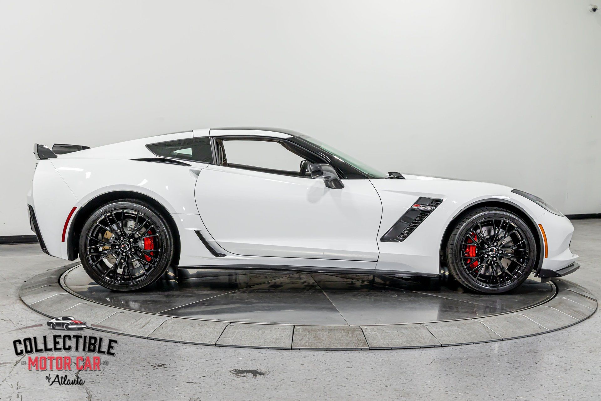 Used 2015 Chevrolet Corvette Z06 w/ 3LZ Preferred Equipment Group RWD image 25