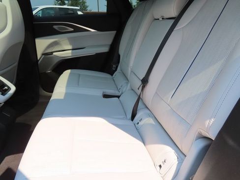 Used 2025 Cadillac Lyriq Luxury AWD/4WD image 40