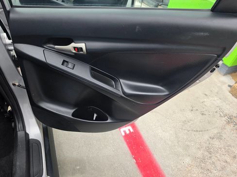 Used 2009 Pontiac Vibe w/ Preferred Package image 27