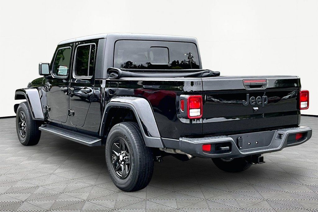 Used 2022 Jeep Gladiator Sport AWD/4WD image 4