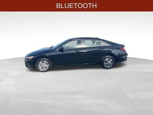 Used 2025 Hyundai Elantra SE image 4