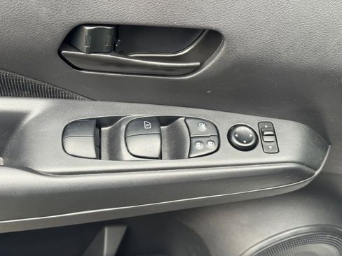 Used 2025 Nissan Kicks Play S image 11