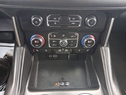 Used 2023 Chevrolet Suburban LT image 26