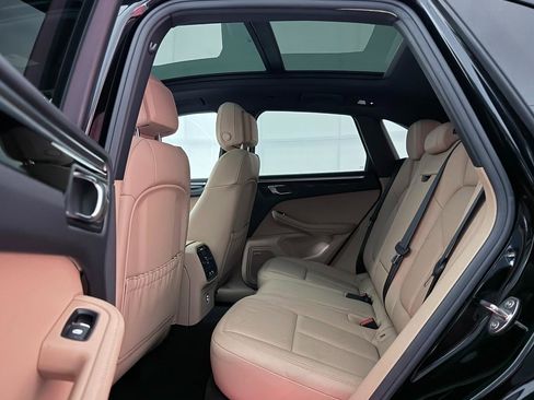 Used 2020 Porsche Macan AWD/4WD image 21