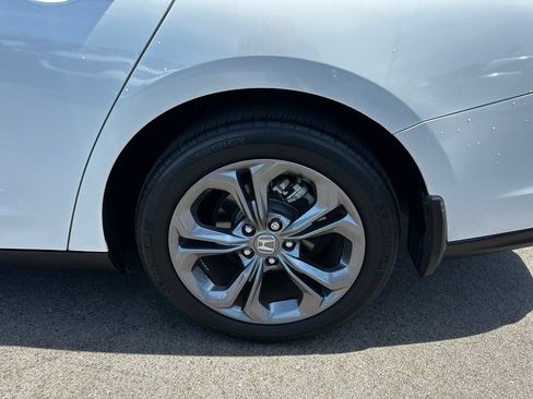 Used 2023 Honda Accord EX image 9