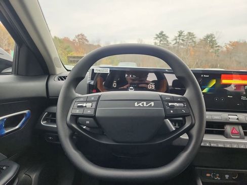 New 2025 Kia K4 LXS image 13