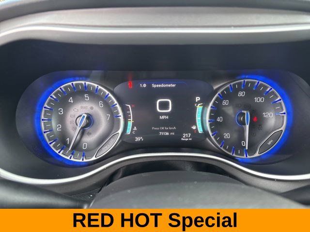 Used 2023 Chrysler Pacifica Touring-L FWD image 14