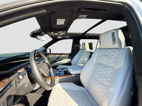 Certified 2025 Cadillac Escalade ESV Sport Platinum AWD/4WD image 21