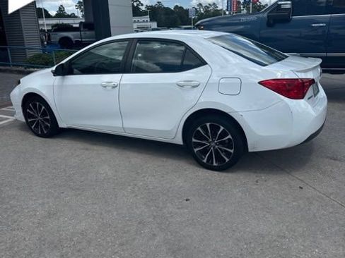 Used 2018 Toyota Corolla SE FWD image 4