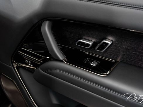 Used 2024 Land Rover Range Rover SV image 42