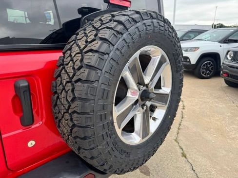 Used 2020 Jeep Wrangler Unlimited Sahara AWD/4WD image 14
