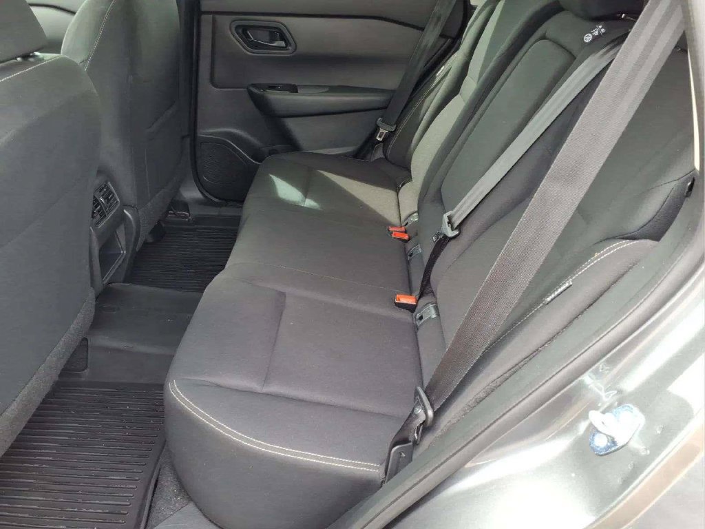 Used 2025 Nissan Rogue S FWD image 12