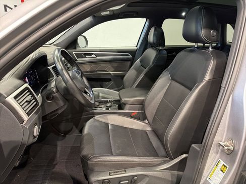 Used 2022 Volkswagen Atlas Cross Sport SEL R-Line AWD/4WD image 9