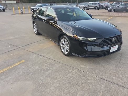 Used 2025 Honda Accord LX image 6
