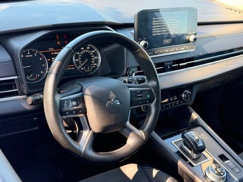 Used 2024 Mitsubishi Outlander SE AWD/4WD image 18