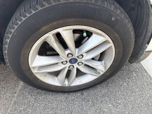 Used 2018 Ford Edge SEL FWD image 14