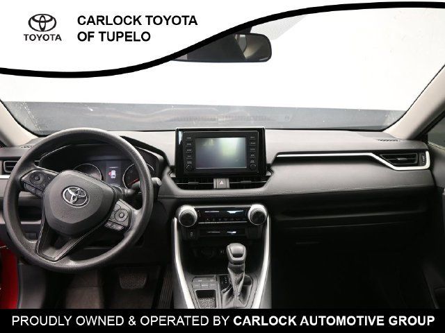 Used 2019 Toyota RAV4 LE FWD image 18