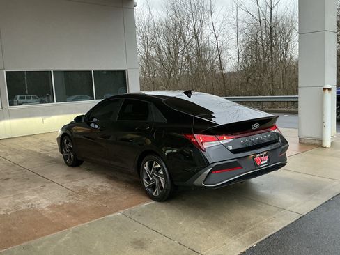Used 2025 Hyundai Elantra Sport image 20
