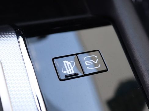 Used 2025 Mitsubishi Outlander 4WD Plug-In Hybrid image 30
