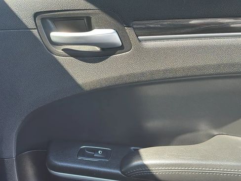 Used 2019 Chrysler 300 Touring w/ Sport Appearance Package image 22