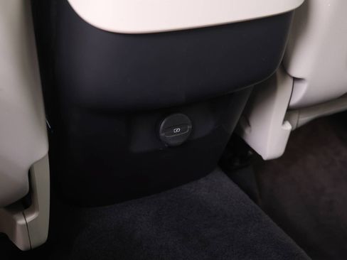 Certified 2024 Volvo XC60 B5 Plus AWD/4WD image 16