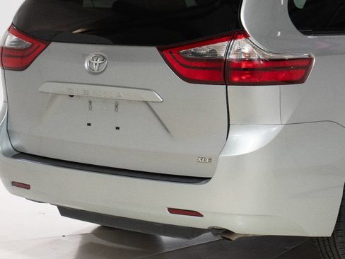 Used 2020 Toyota Sienna XLE image 13