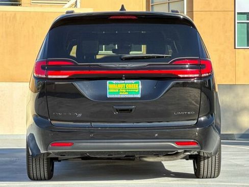 New 2026 Chrysler Pacifica Limited image 5