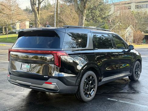 Used 2025 Kia Carnival SX Prestige image 6