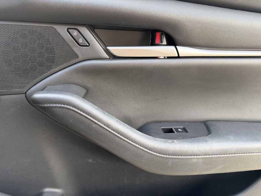 Used 2021 MAZDA MAZDA3 s FWD image 25