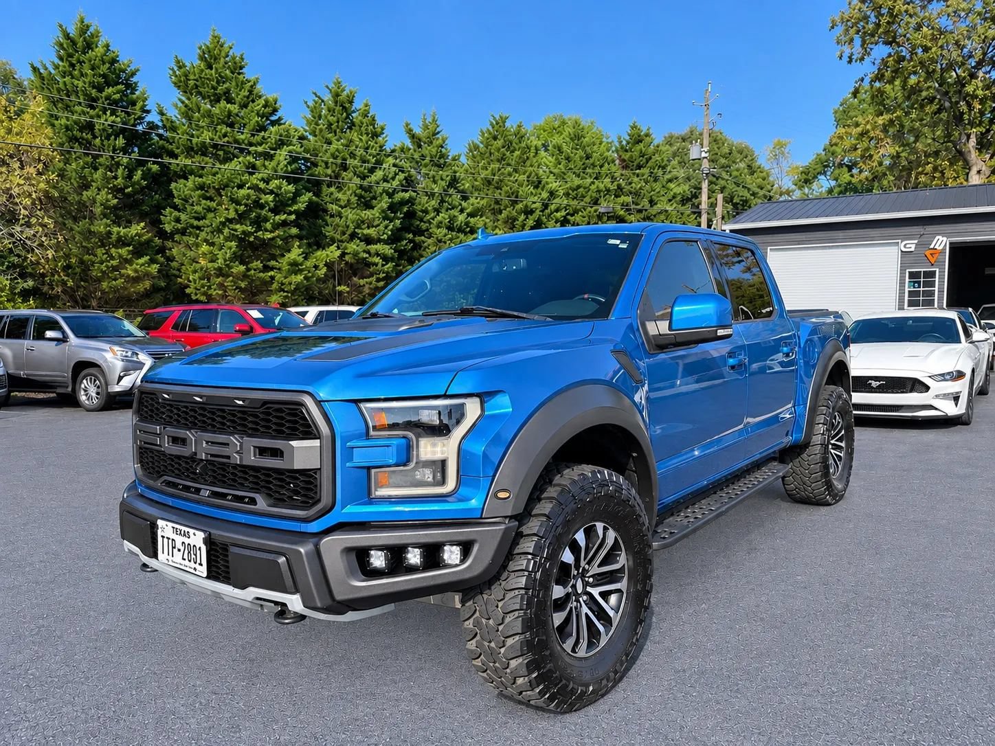 Used 2019 Ford F150 Raptor w/ Equipment Group 802A Luxury AWD/4WD image 2