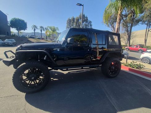 Used 2017 Jeep Wrangler Unlimited Sport w/ Connectivity Group image 4
