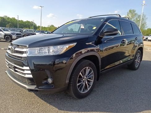 Used 2019 Toyota Highlander XLE AWD/4WD image 7