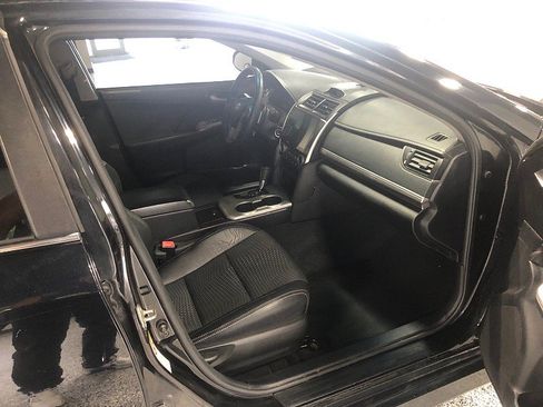 Used 2014 Toyota Camry SE FWD image 21