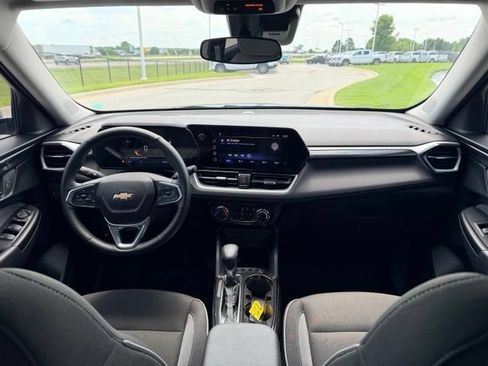 Used 2024 Chevrolet TrailBlazer LT w/ LT Cold Weather Package FWD image 6