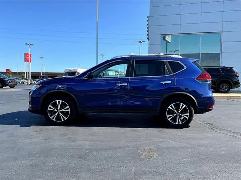 Used 2019 Nissan Rogue SV w/ Premium Package AWD/4WD image 5
