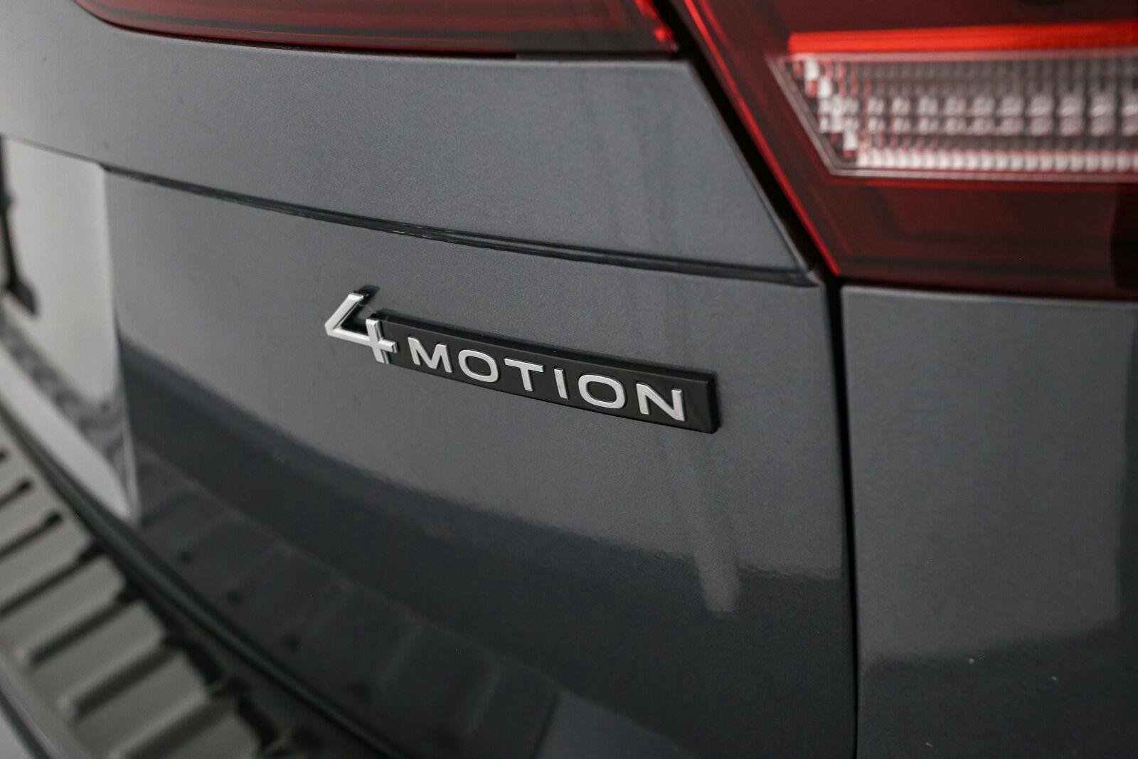 Used 2023 Volkswagen Tiguan SEL R-Line AWD/4WD image 12