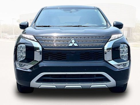 Used 2024 Mitsubishi Outlander SE FWD image 2