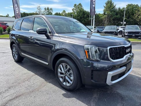 Used 2025 Kia Telluride LX FWD image 7