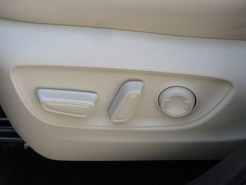 Certified 2025 Toyota Highlander XLE AWD/4WD image 13