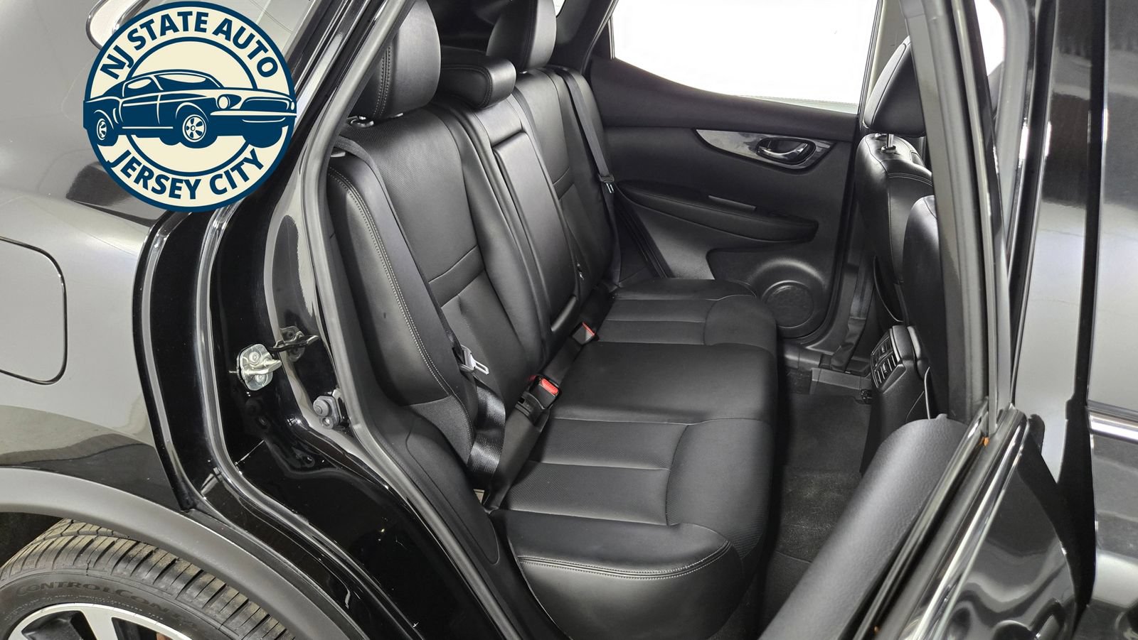 Used 2018 Nissan Rogue Sport SL AWD/4WD image 32