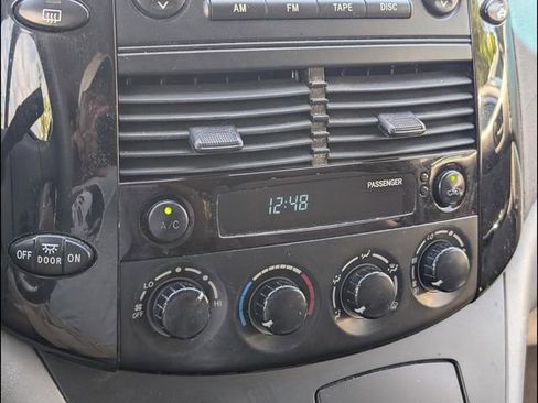 Used 2005 Toyota Sienna LE FWD image 14